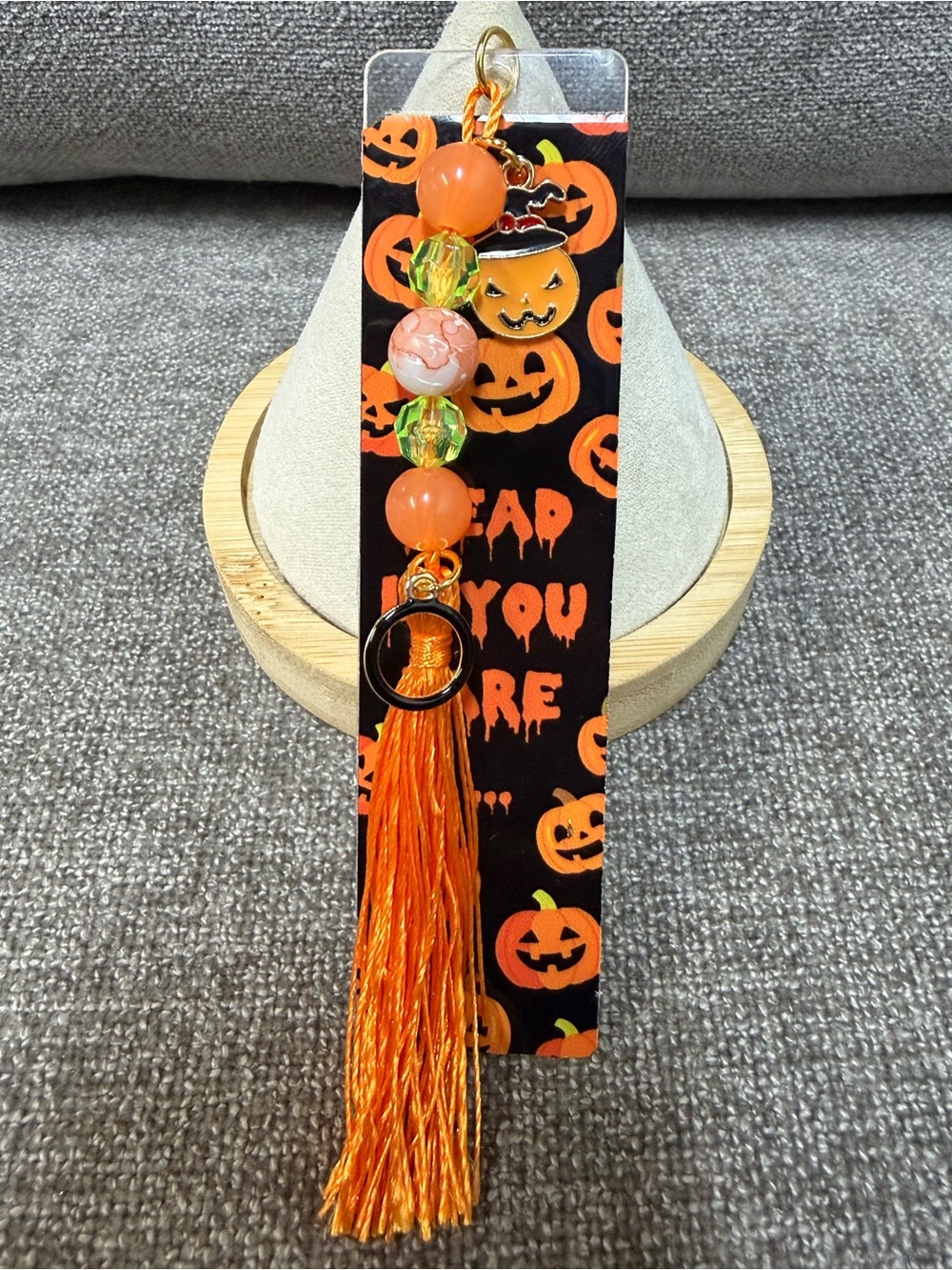 🎃Acrylic bookmark “Pumpkins” design, beads and 2 Charms. NWOT (Size small )